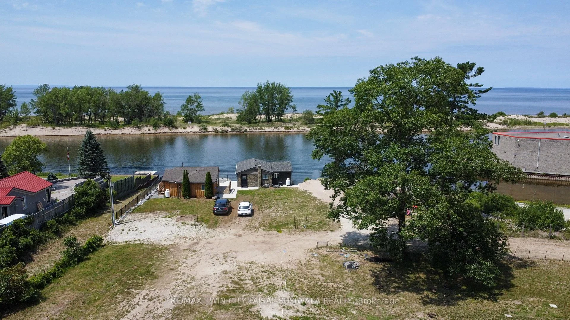 Photo 7 of 4 Browns Lane, Wasaga Beach — HOMEH