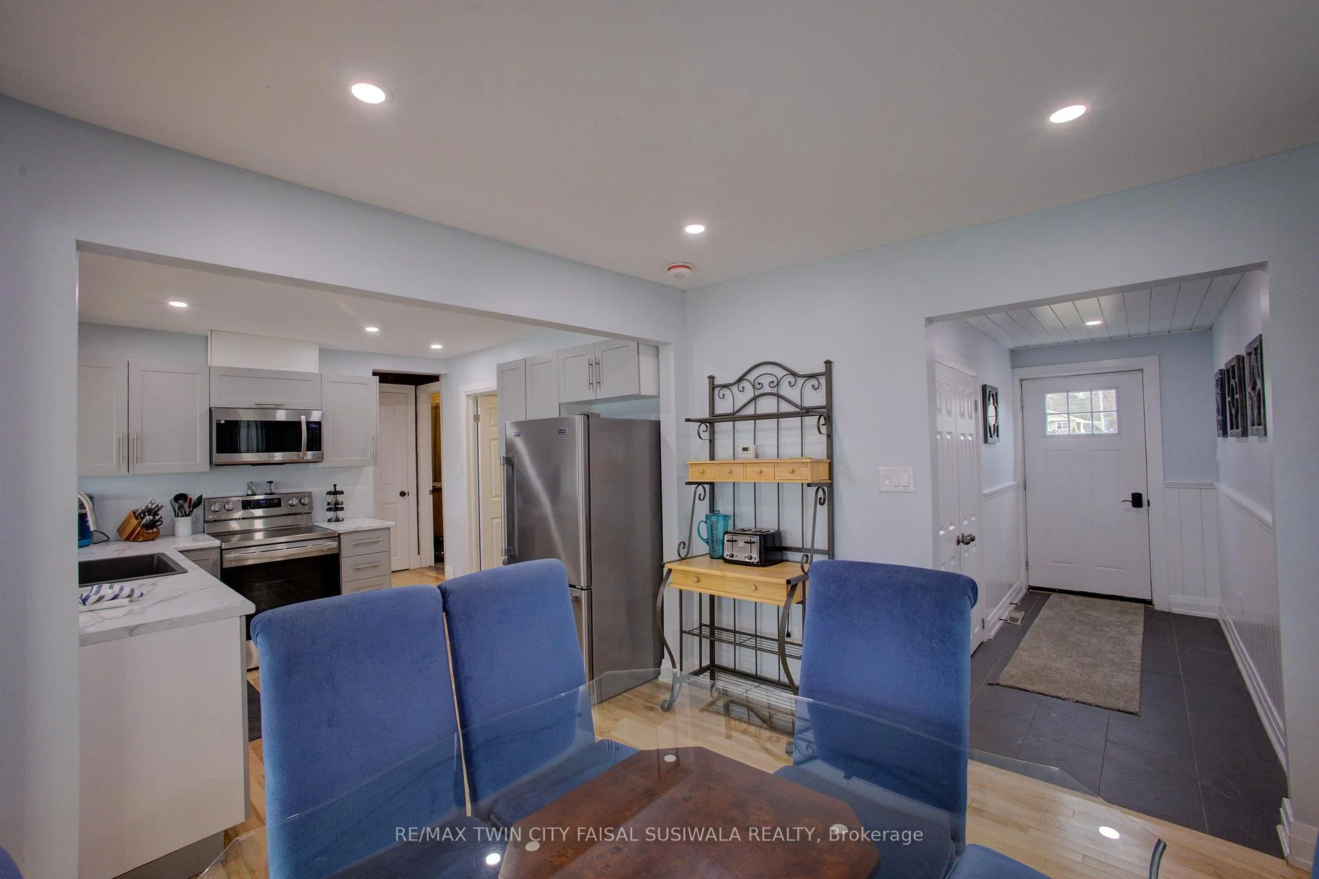 Photo 13 of 4 Browns Lane, Wasaga Beach — HOMEH