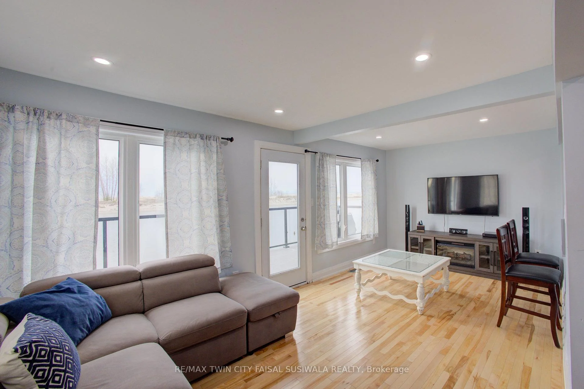 Photo 16 of 4 Browns Lane, Wasaga Beach — HOMEH