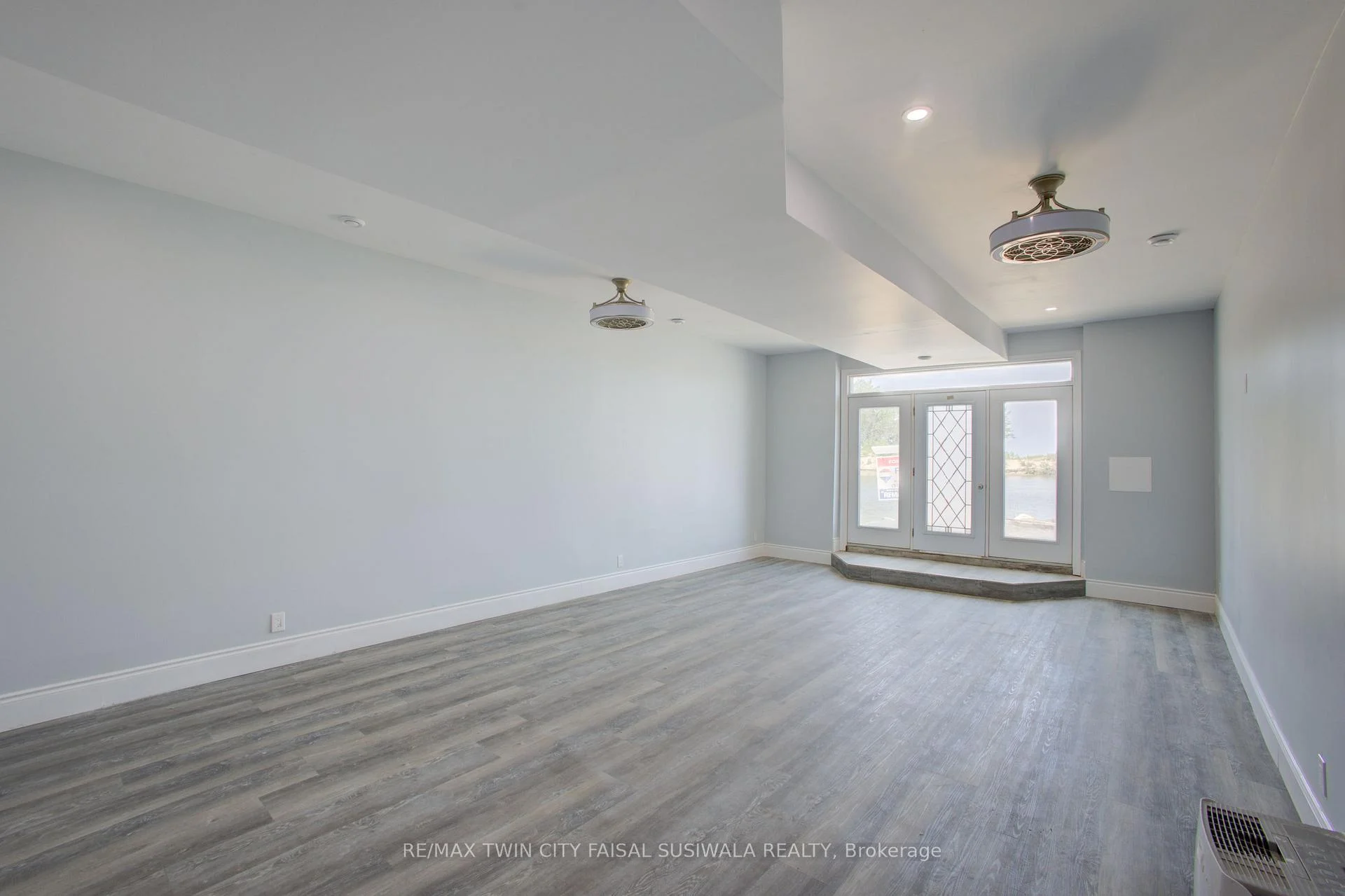 Photo 31 of 4 Browns Lane, Wasaga Beach — HOMEH