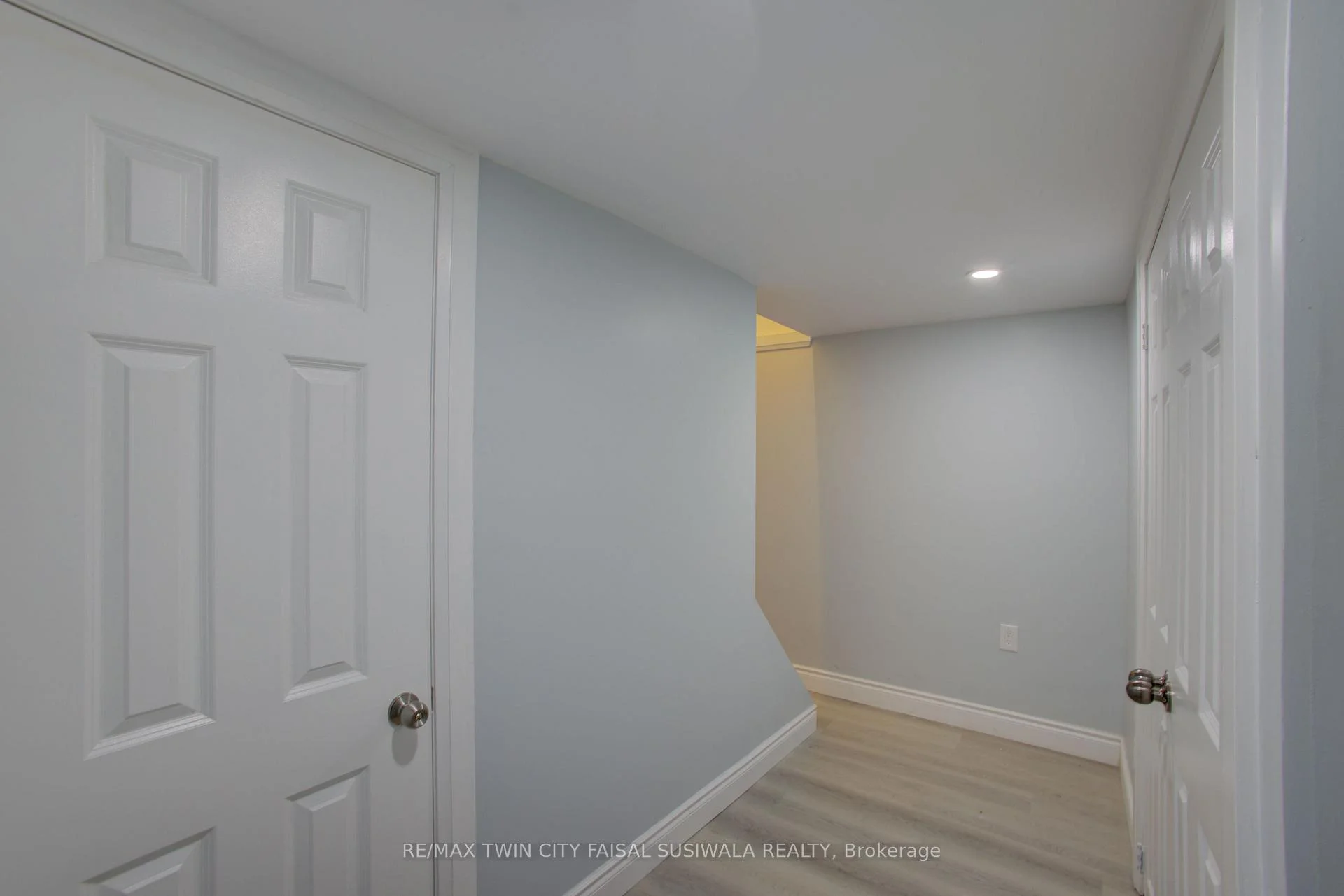 Photo 32 of 4 Browns Lane, Wasaga Beach — HOMEH