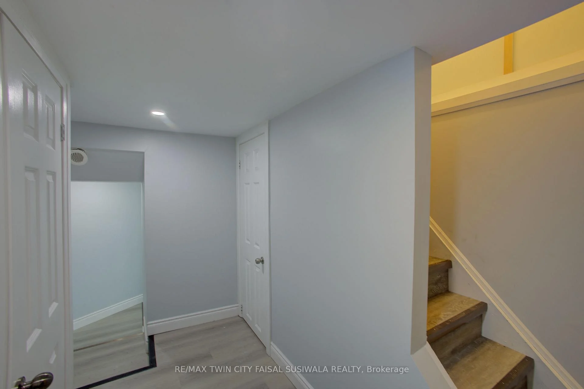 Photo 33 of 4 Browns Lane, Wasaga Beach — HOMEH