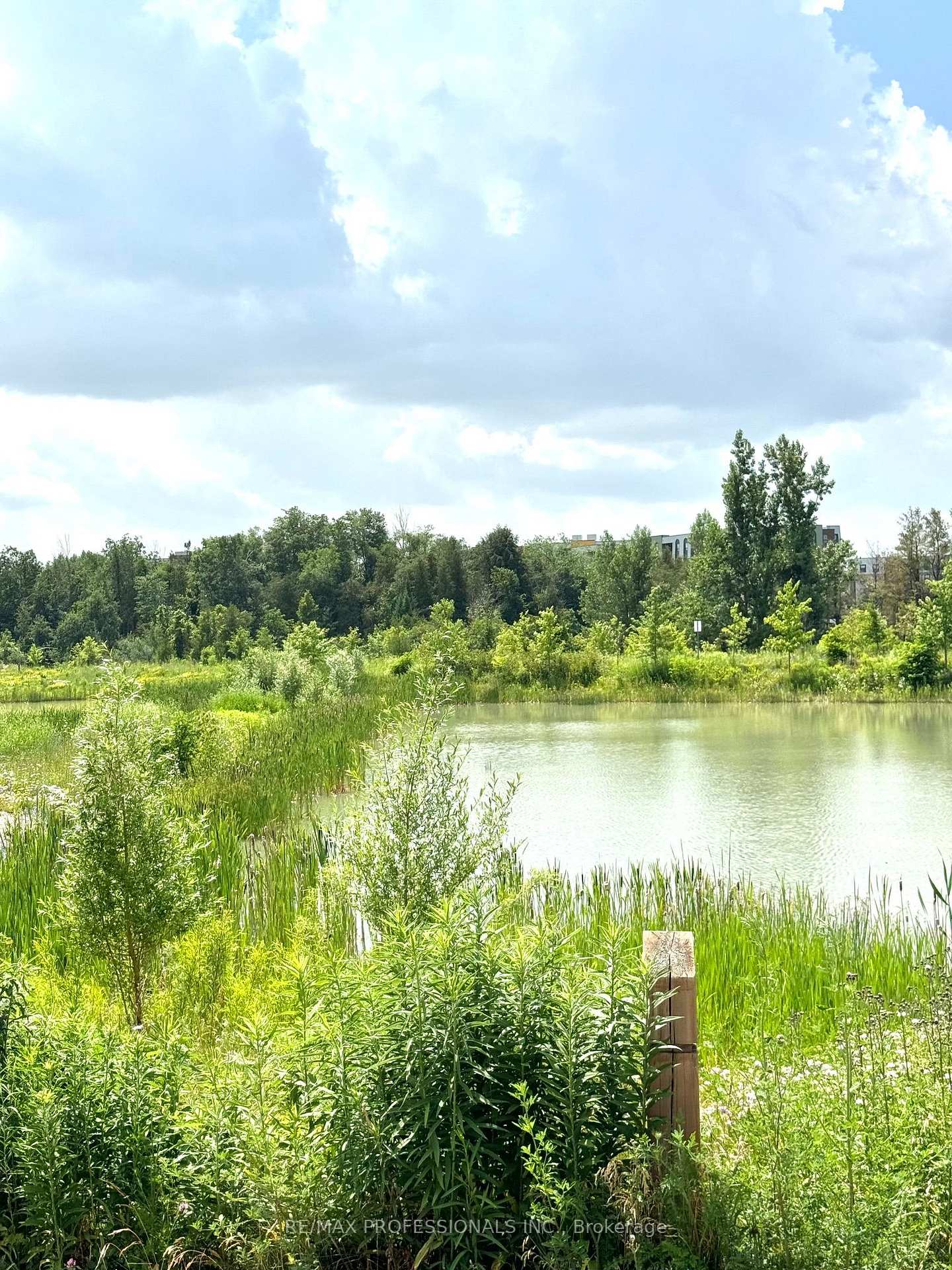 Photo 13 of 14 Barnyard Trail, Barrie, Innis-Shore — HOMEH