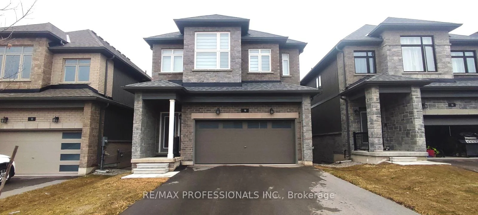 Photo 2 of 14 Barnyard Trail, Barrie, Innis-Shore — HOMEH