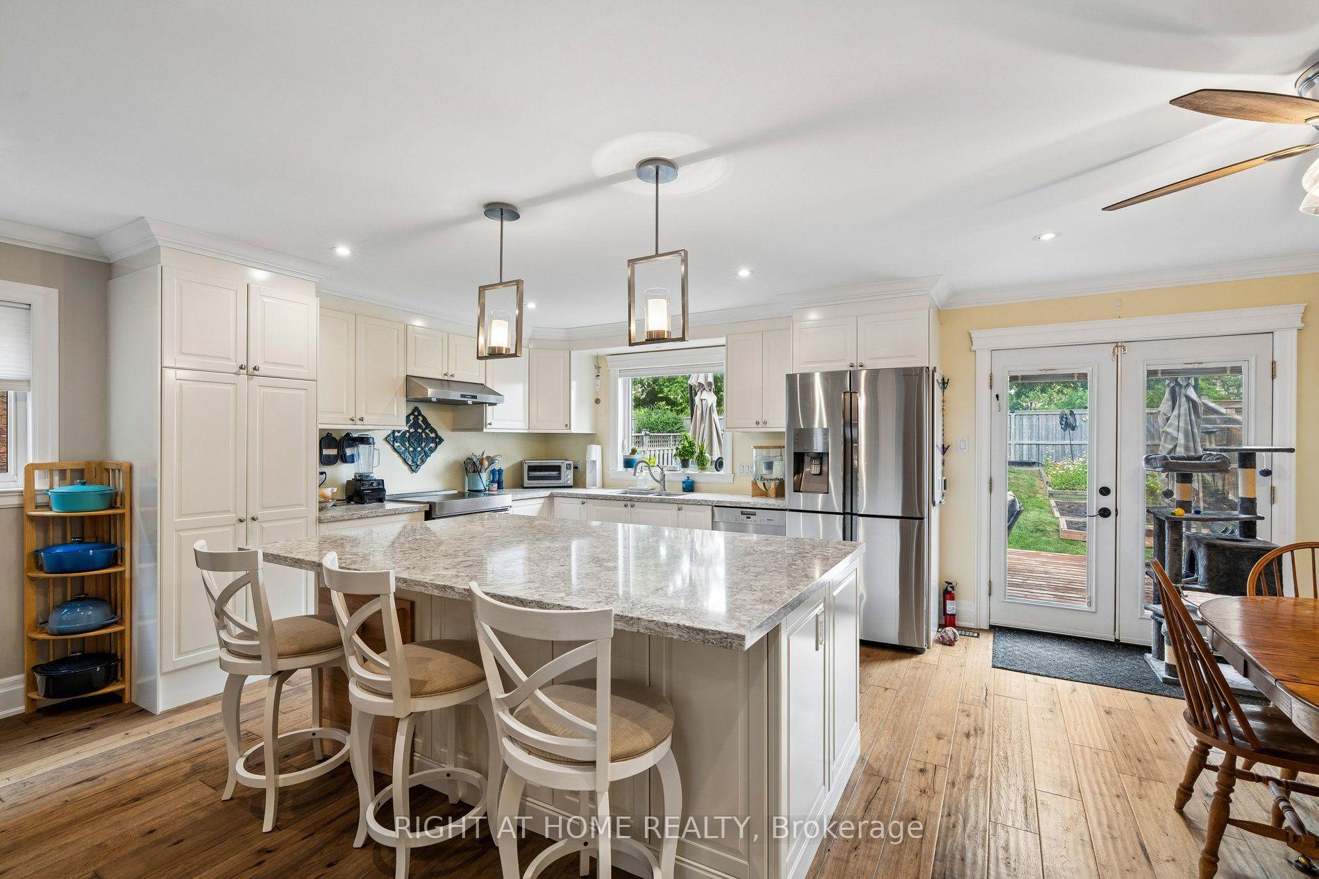 Photo 2 of 3525 Bertrand Road, Mississauga, Erin Mills — HOMEH