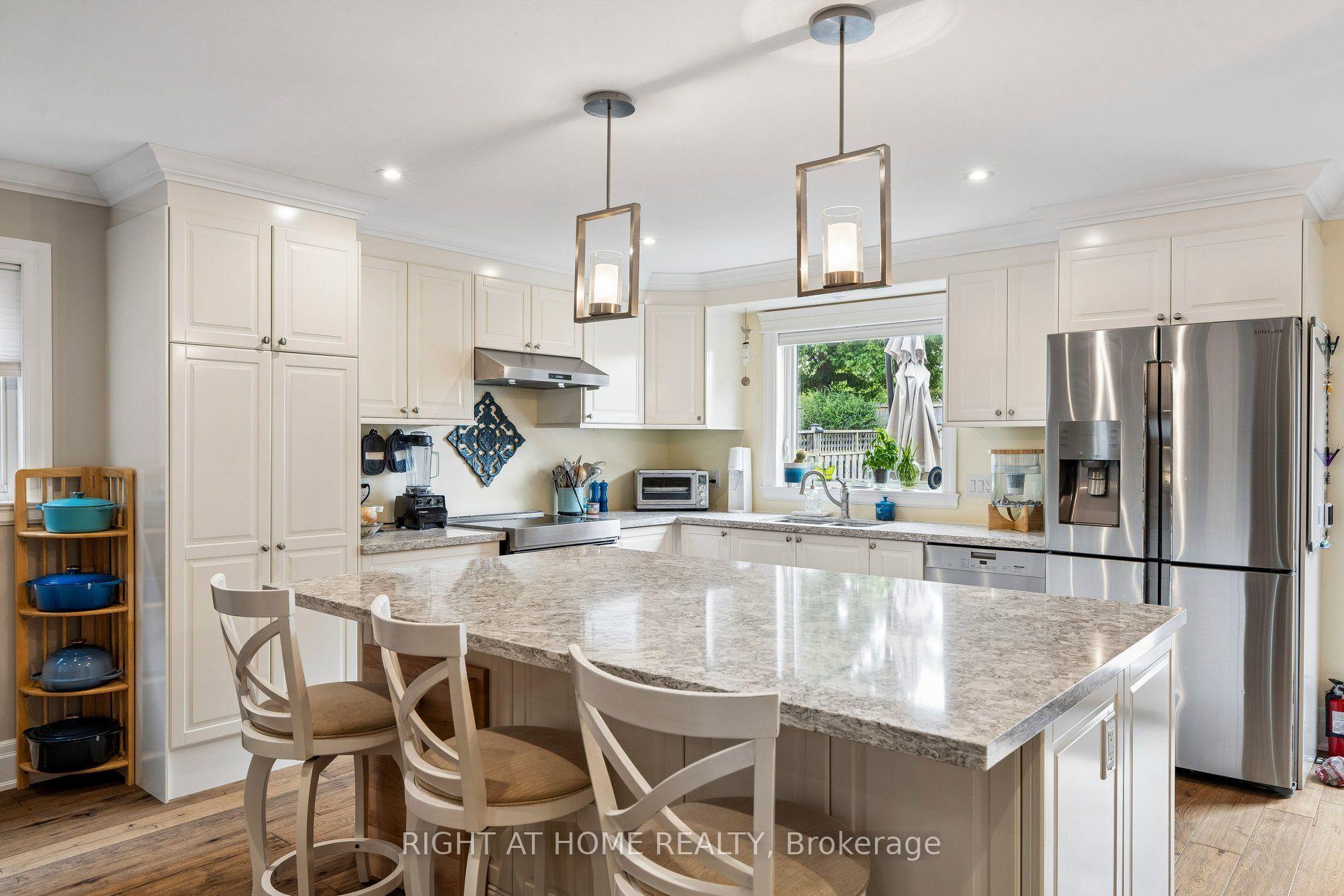 Photo 12 of 3525 Bertrand Road, Mississauga, Erin Mills — HOMEH