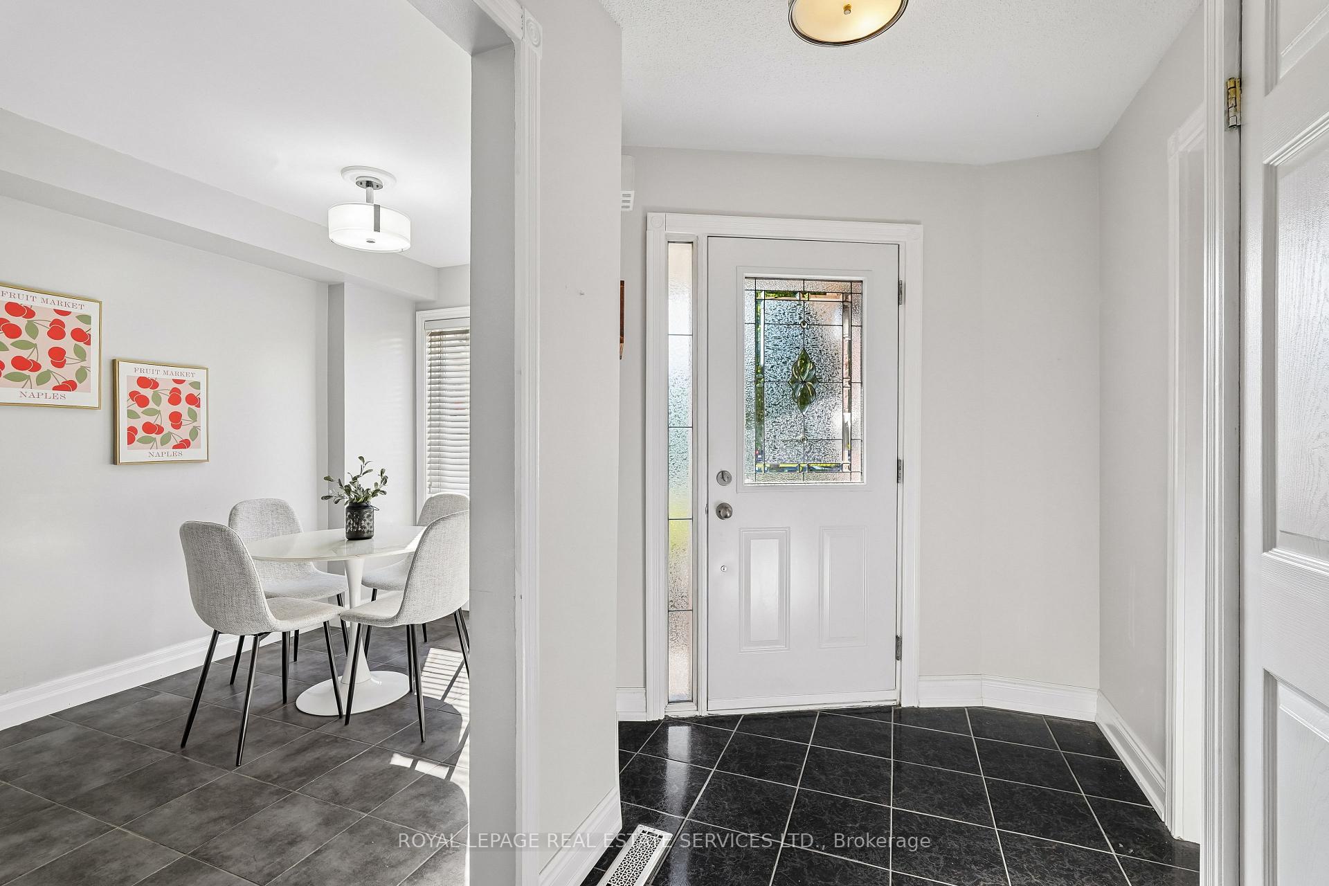 Photo 3 of 1142 Springbrook Crescent, Oakville, Glen Abbey — HOMEH