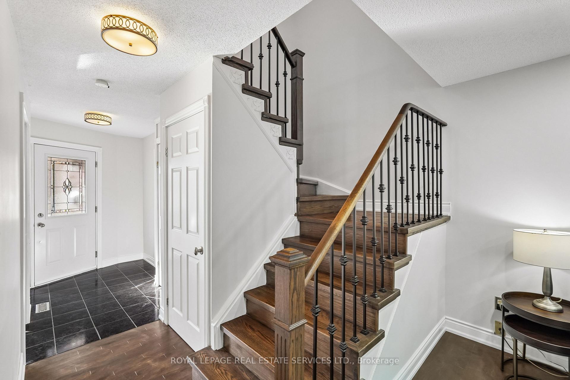 Photo 4 of 1142 Springbrook Crescent, Oakville, Glen Abbey — HOMEH