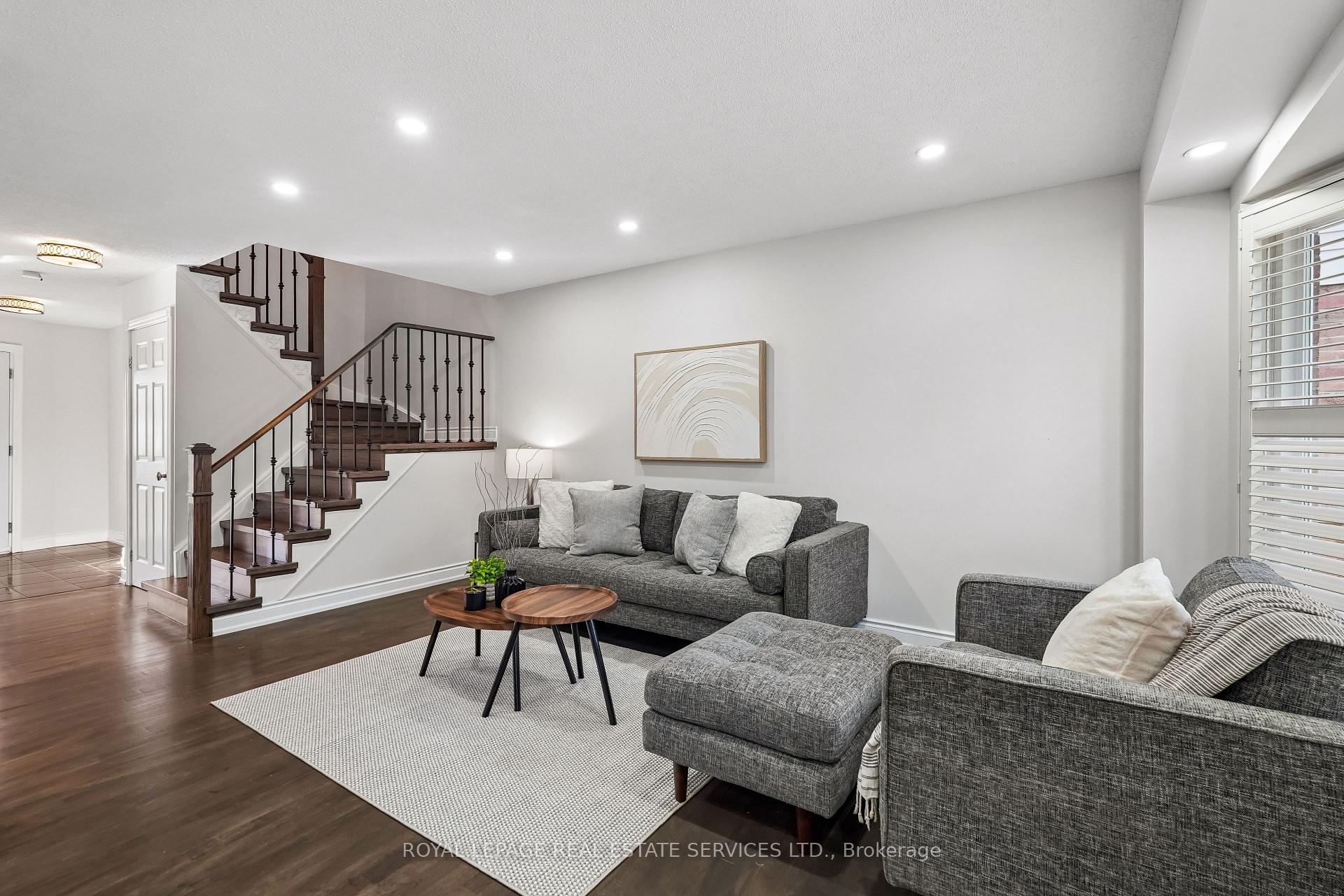 Photo 5 of 1142 Springbrook Crescent, Oakville, Glen Abbey — HOMEH