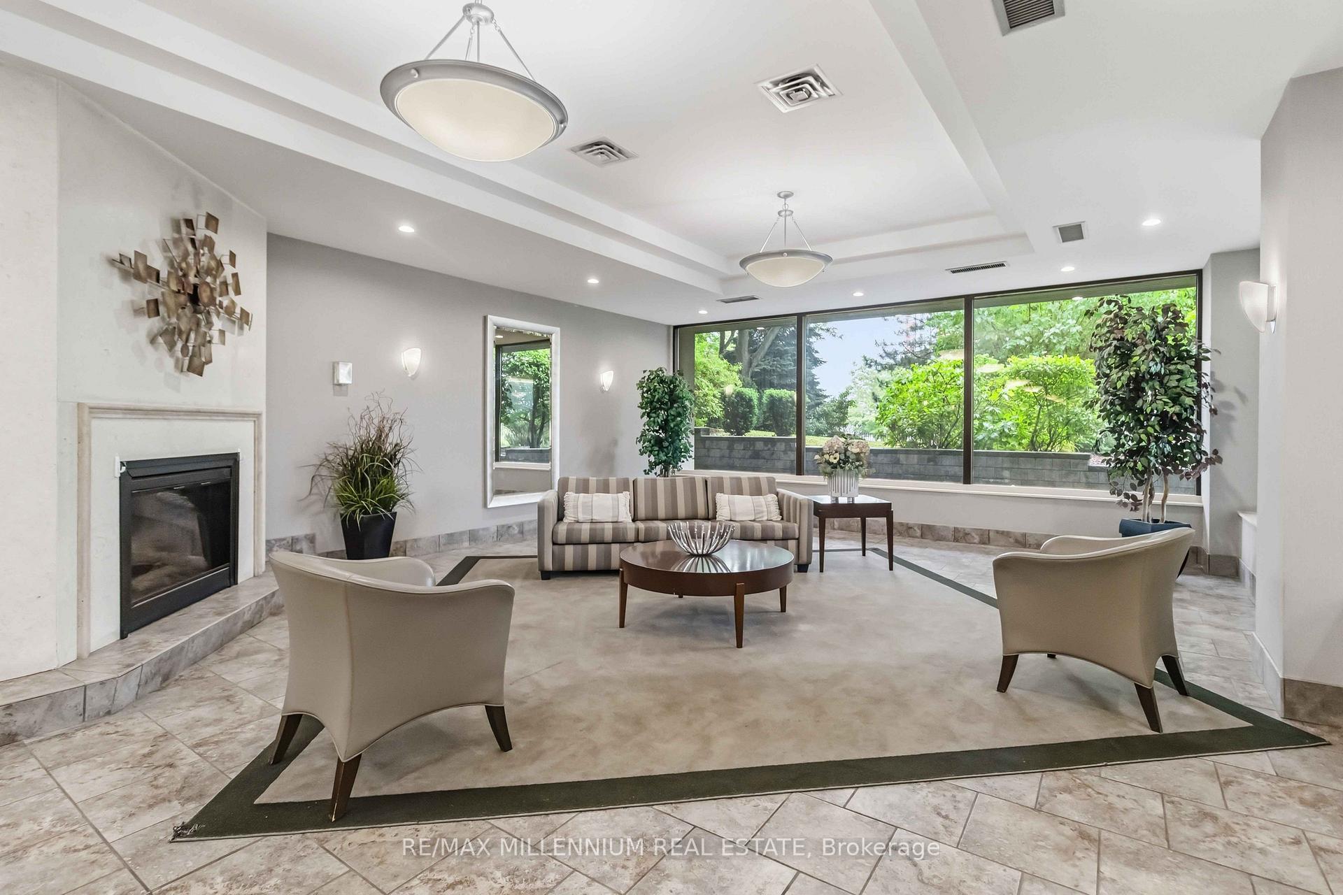 Photo 3 of Unit PH7, 4235 Sherwoodtowne Boulevard, Mississauga, City Centre — HOMEH