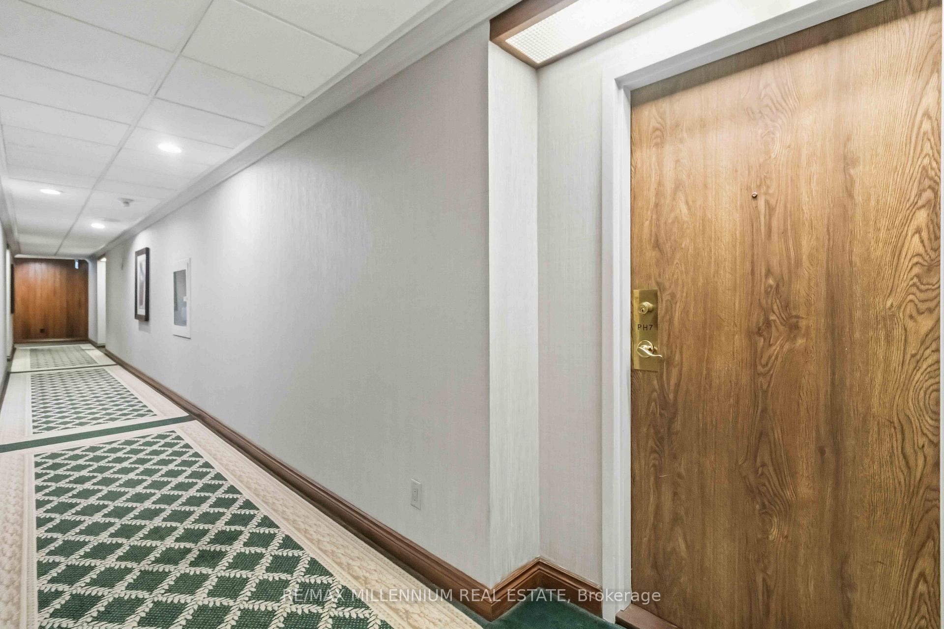 Photo 4 of Unit PH7, 4235 Sherwoodtowne Boulevard, Mississauga, City Centre — HOMEH