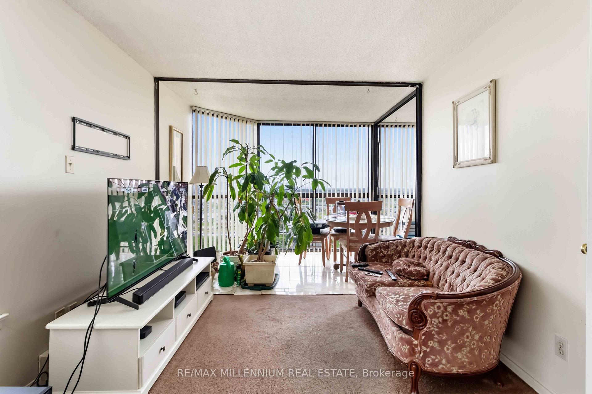 Photo 7 of Unit PH7, 4235 Sherwoodtowne Boulevard, Mississauga, City Centre — HOMEH