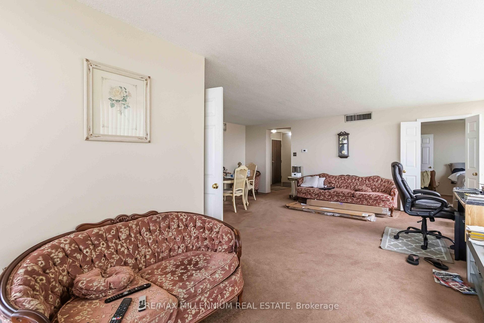 Photo 9 of Unit PH7, 4235 Sherwoodtowne Boulevard, Mississauga, City Centre — HOMEH