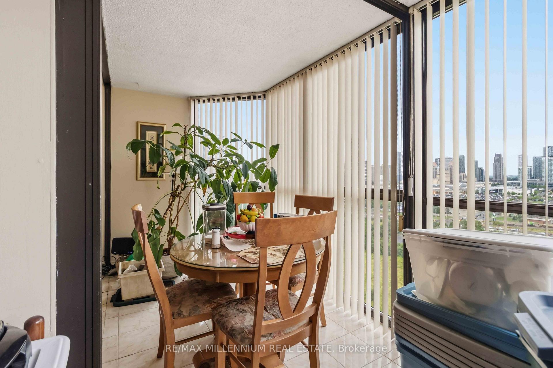 Photo 11 of Unit PH7, 4235 Sherwoodtowne Boulevard, Mississauga, City Centre — HOMEH