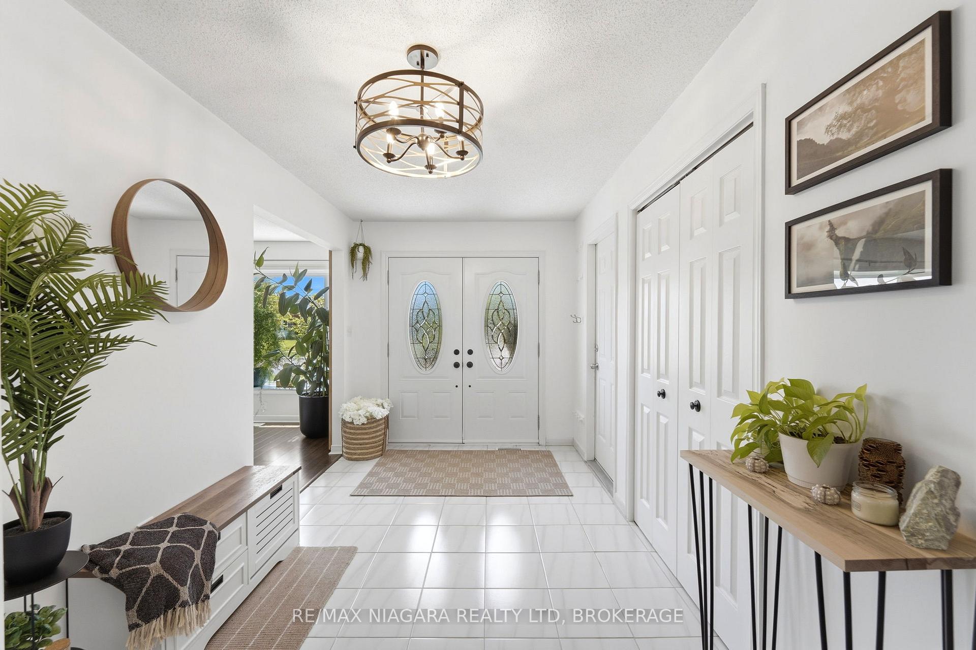 Photo 3 of 8009 Preakness Street, Niagara Falls, Ascot — HOMEH