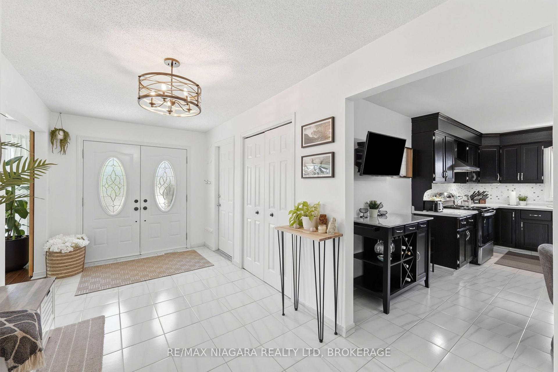 Photo 4 of 8009 Preakness Street, Niagara Falls, Ascot — HOMEH