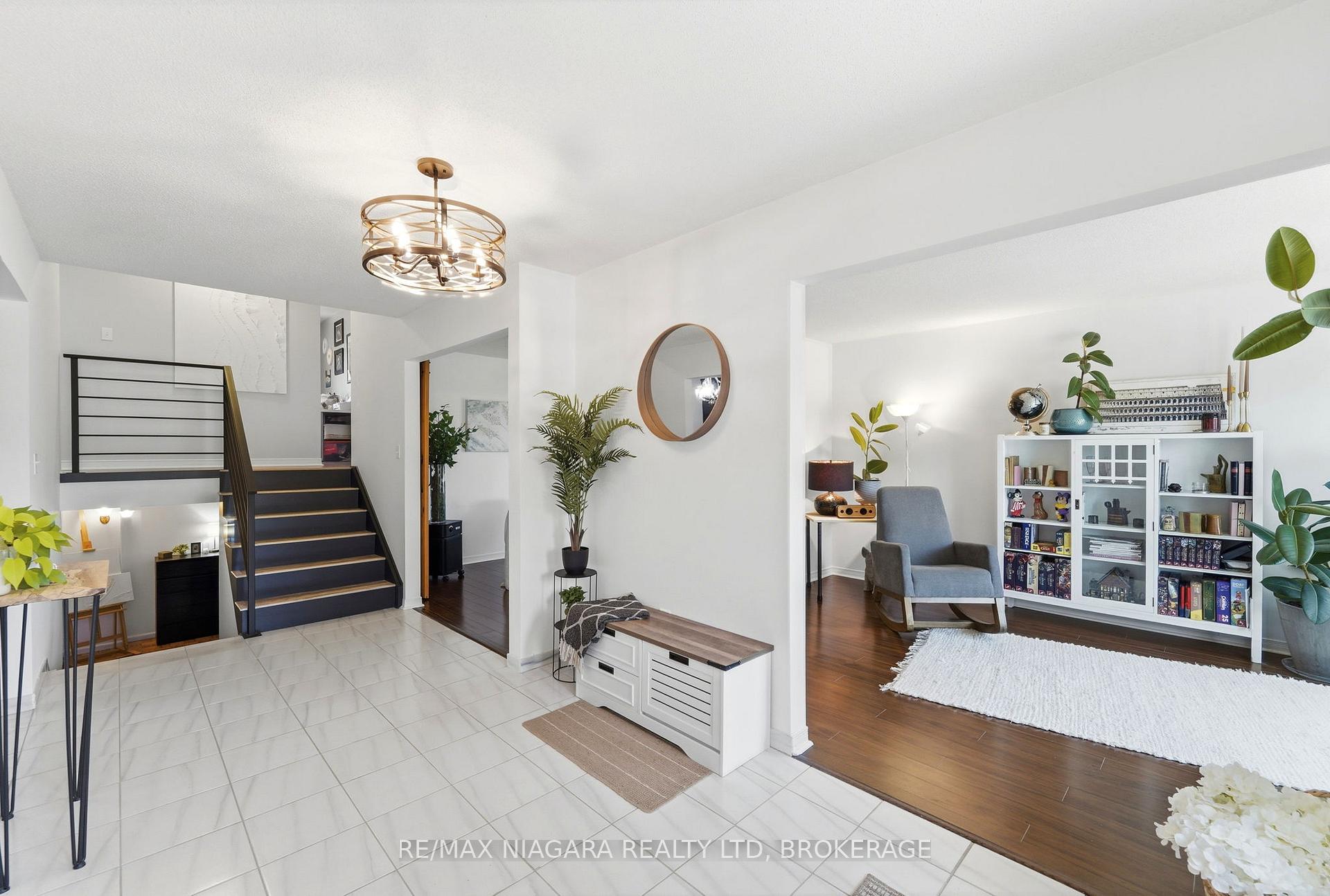 Photo 5 of 8009 Preakness Street, Niagara Falls, Ascot — HOMEH