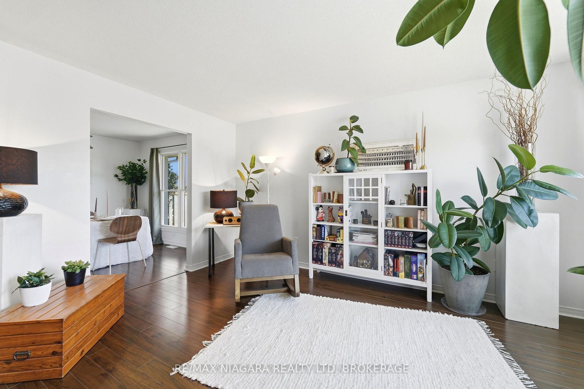 Photo 6 of 8009 Preakness Street, Niagara Falls, Ascot — HOMEH