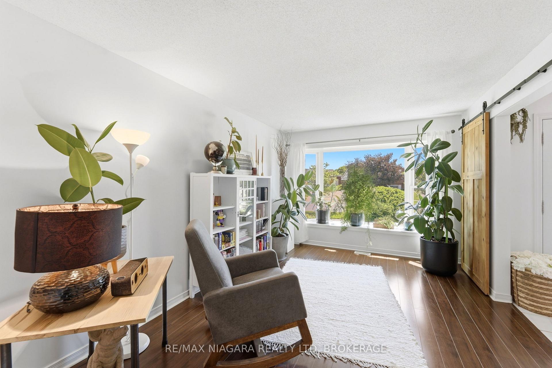 Photo 7 of 8009 Preakness Street, Niagara Falls, Ascot — HOMEH