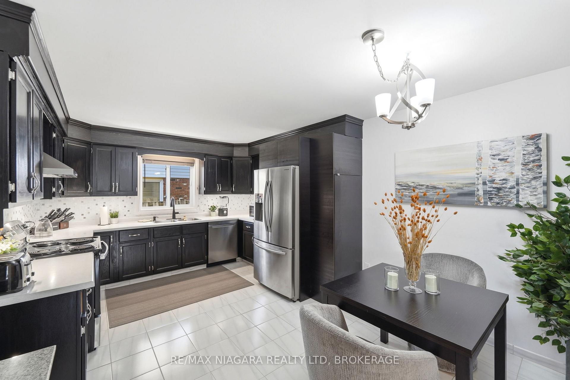 Photo 10 of 8009 Preakness Street, Niagara Falls, Ascot — HOMEH