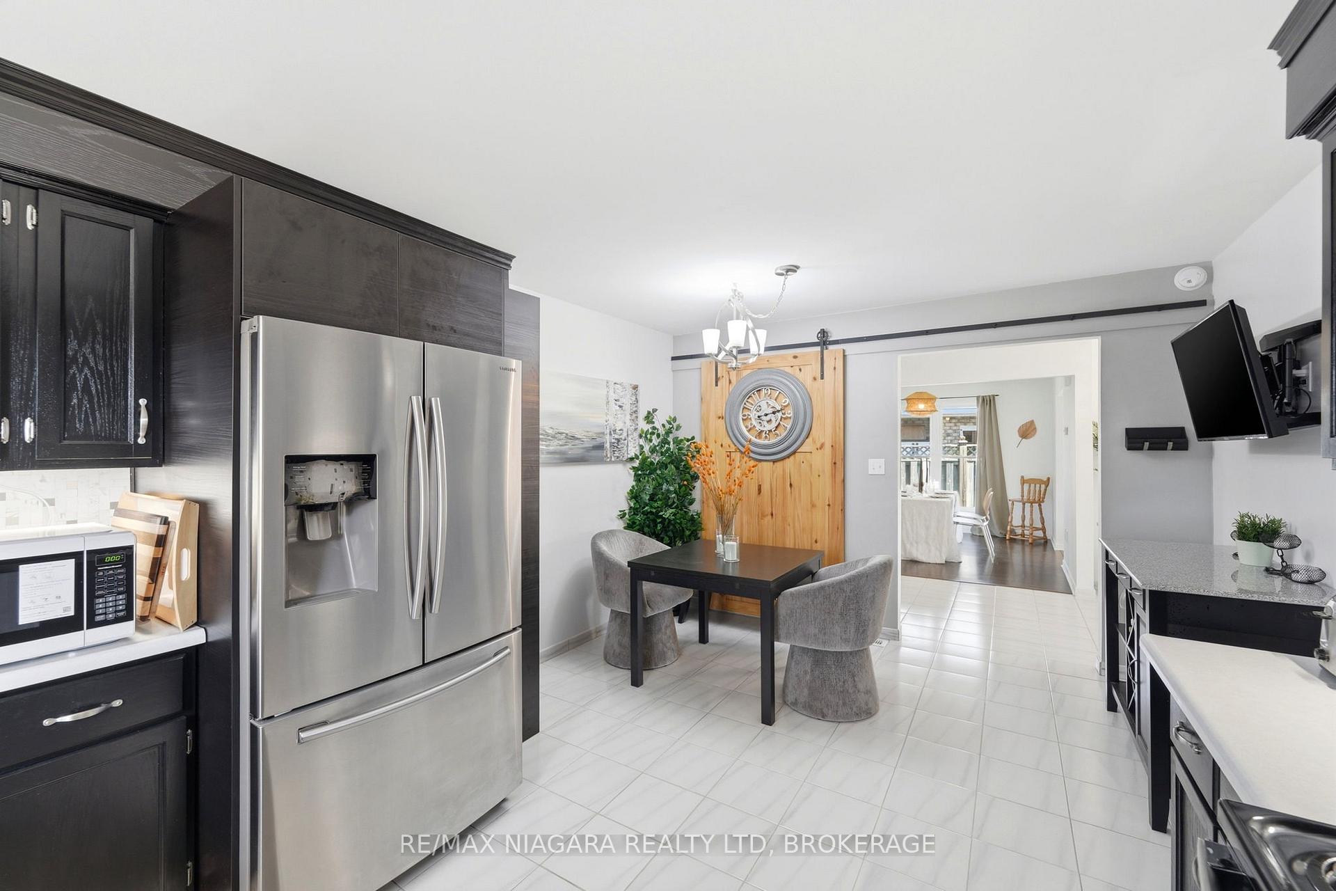 Photo 12 of 8009 Preakness Street, Niagara Falls, Ascot — HOMEH