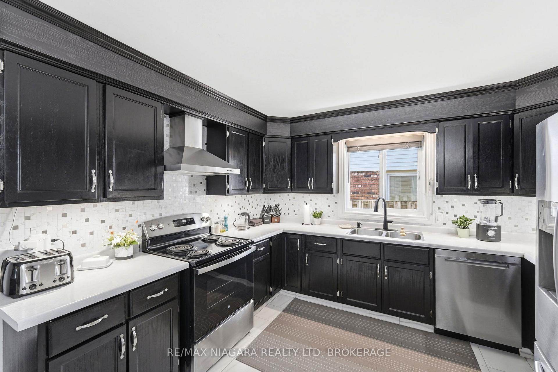 Photo 14 of 8009 Preakness Street, Niagara Falls, Ascot — HOMEH