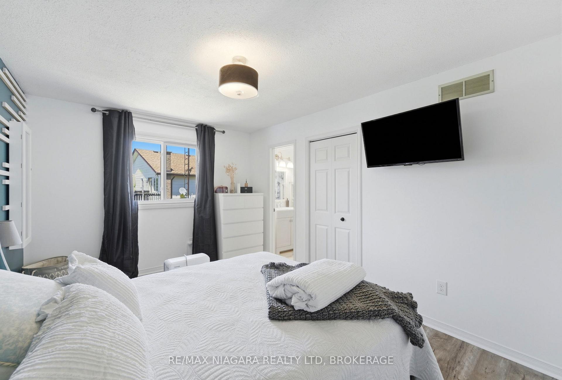 Photo 19 of 8009 Preakness Street, Niagara Falls, Ascot — HOMEH