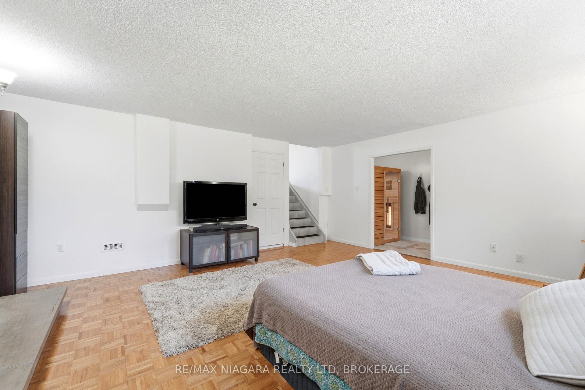 Photo 31 of 8009 Preakness Street, Niagara Falls, Ascot — HOMEH