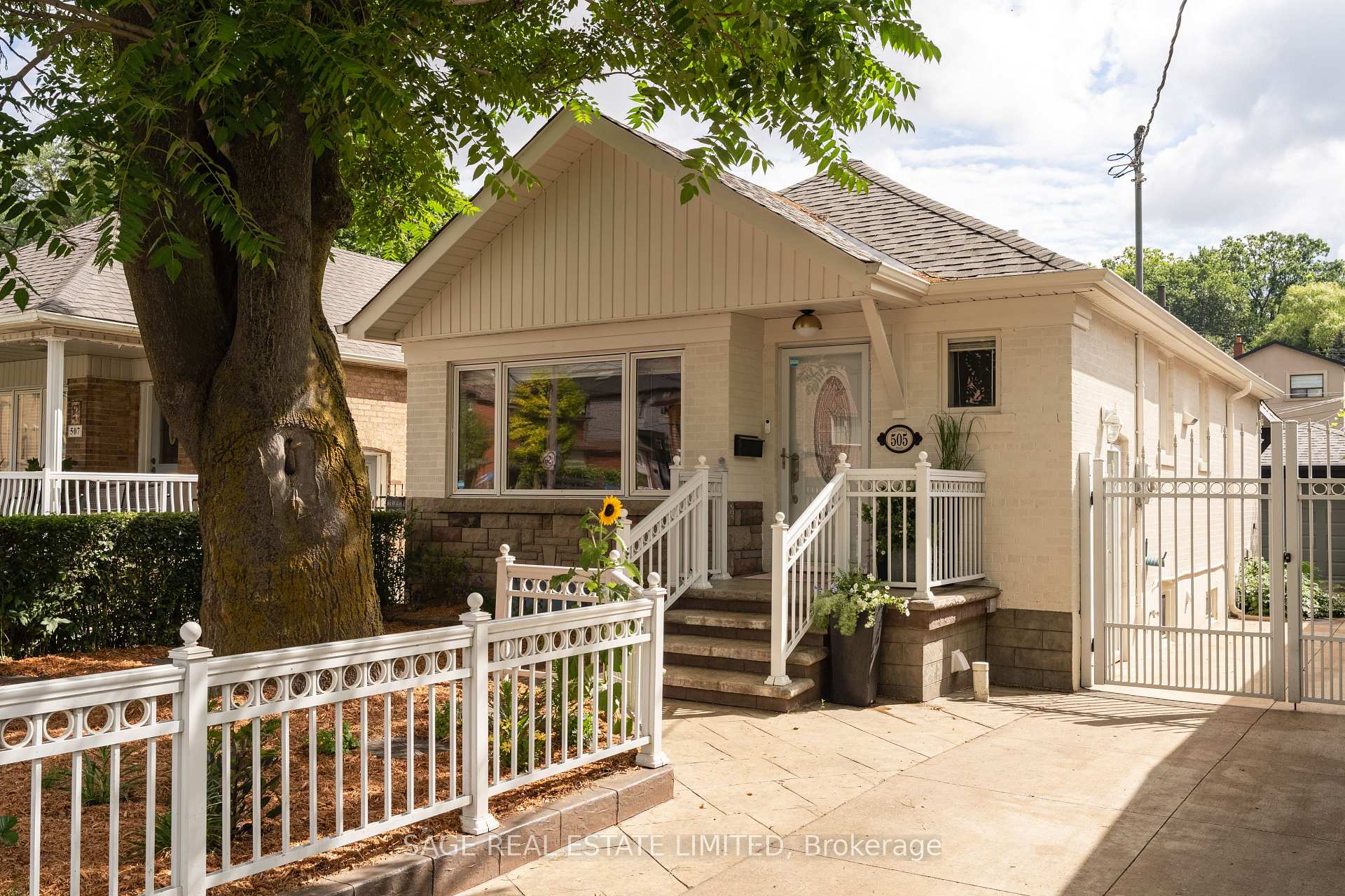 Front of 505 Caledonia Road