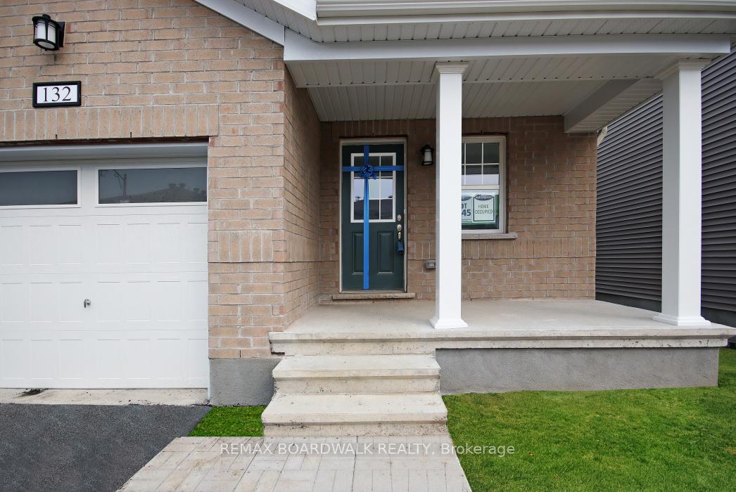 Photo 4 of 132 Yearling Circle, Ottawa, Goulbourn Twp From Franktown Rd/South To Rideau — HOMEH