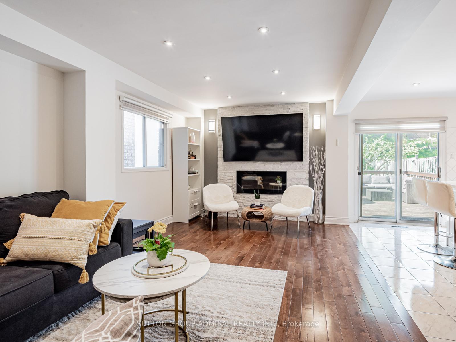 Photo 5 of 448 Conley Street, Vaughan, Lakeview Estates — HOMEH