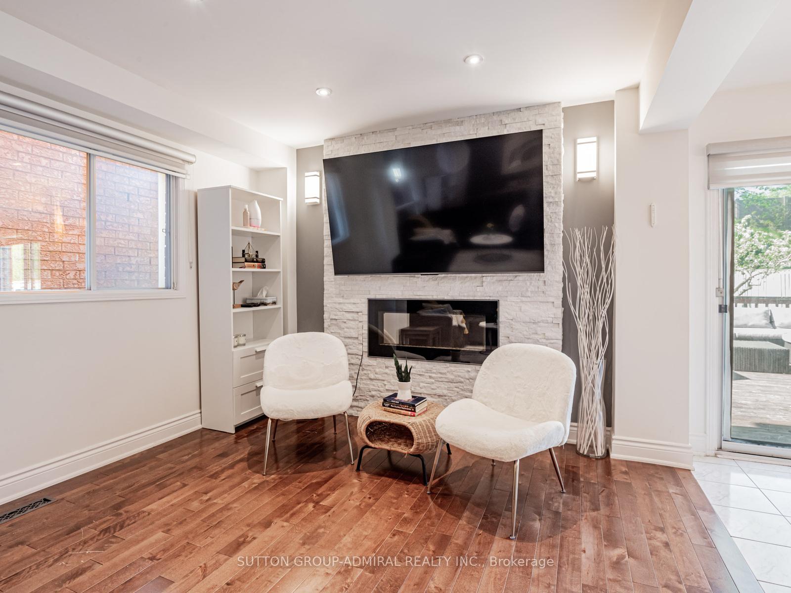 Photo 7 of 448 Conley Street, Vaughan, Lakeview Estates — HOMEH