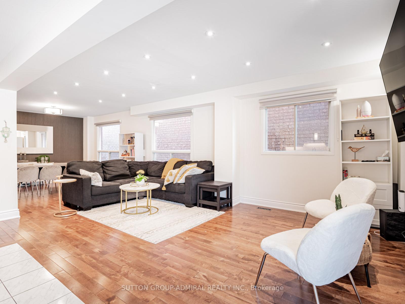 Photo 9 of 448 Conley Street, Vaughan, Lakeview Estates — HOMEH