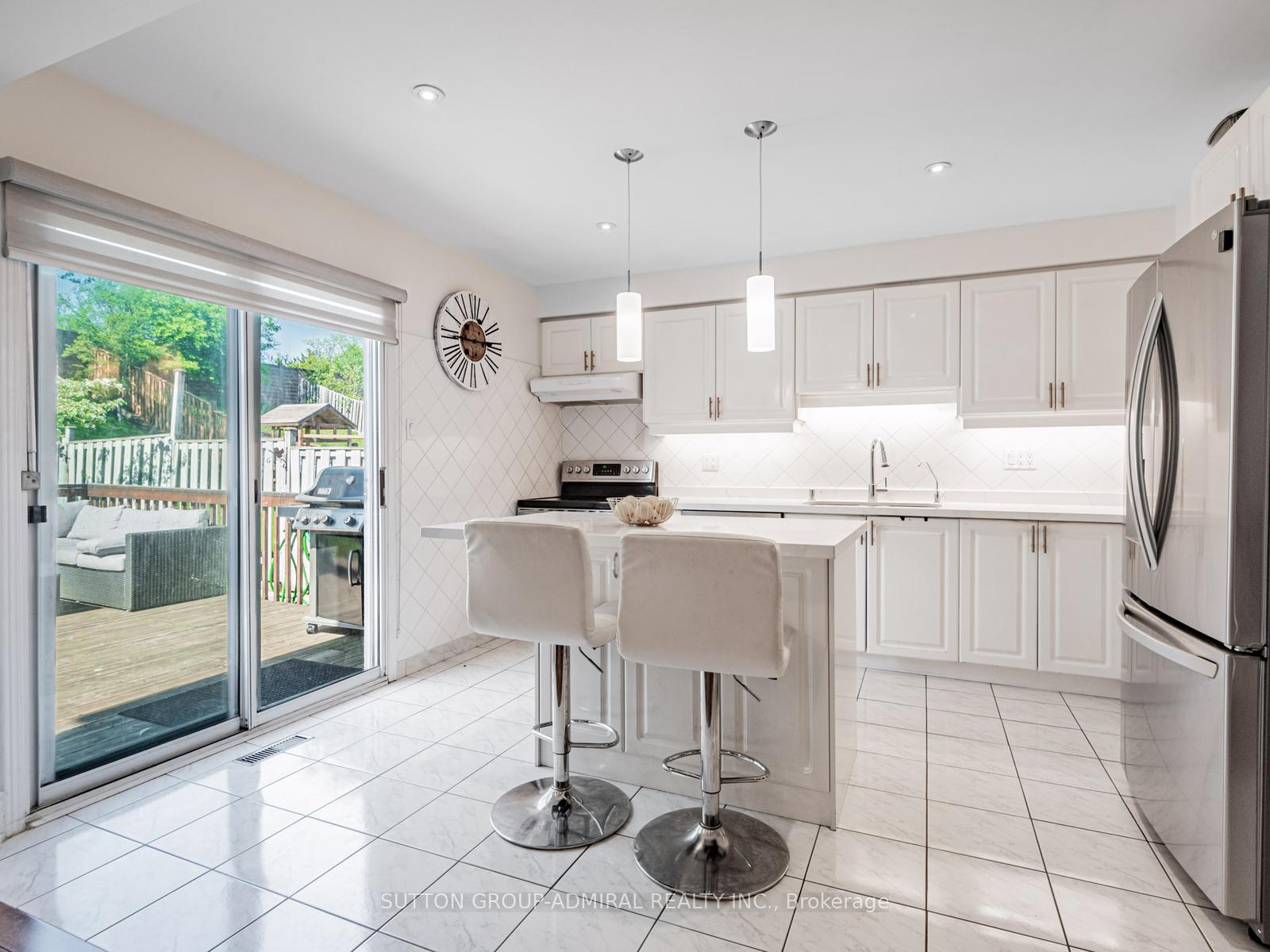 Photo 11 of 448 Conley Street, Vaughan, Lakeview Estates — HOMEH