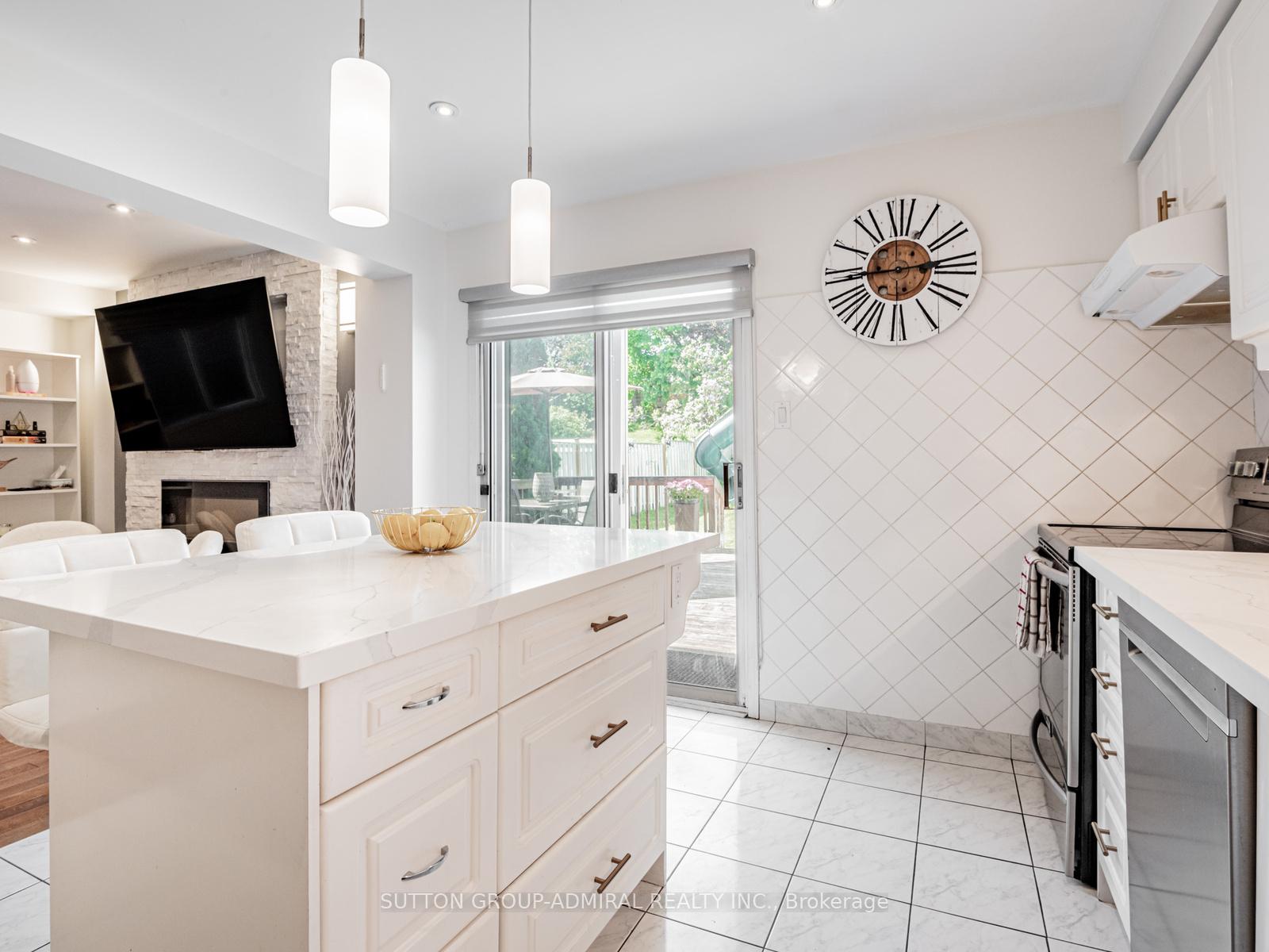 Photo 14 of 448 Conley Street, Vaughan, Lakeview Estates — HOMEH