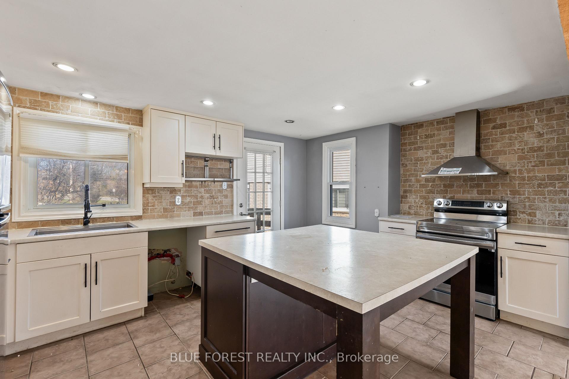 Photo 15 of 1289 Sorrel Road, London, East D — HOMEH
