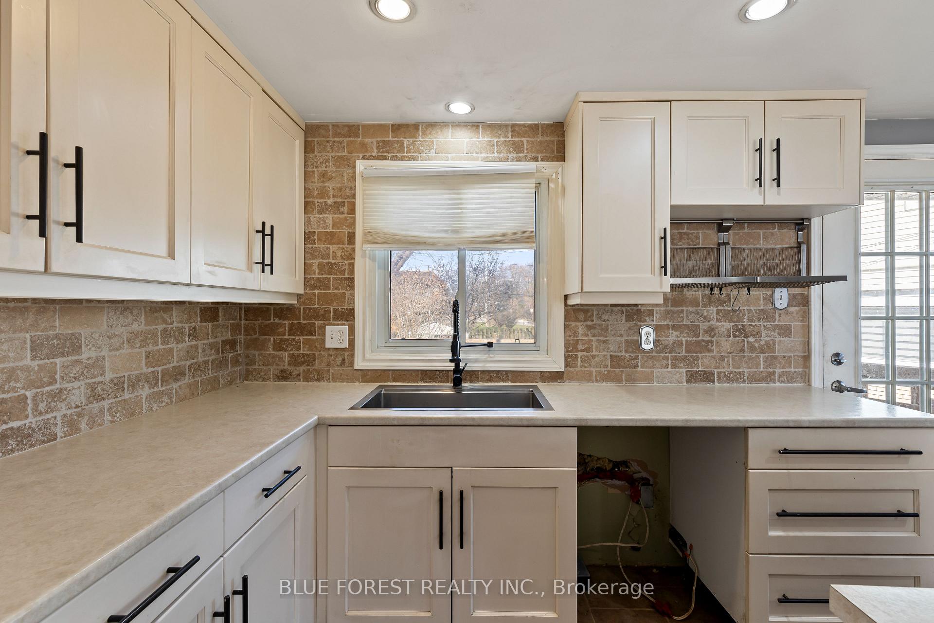 Photo 17 of 1289 Sorrel Road, London, East D — HOMEH