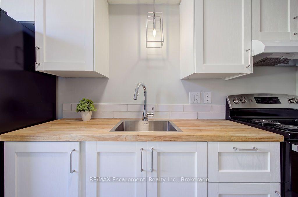 Photo 1 of Unit 102, 830 Robinson Street, Burlington, Brant — HOMEH