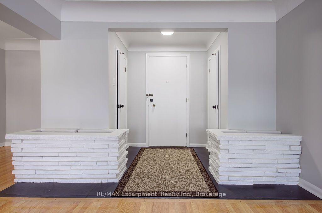 Photo 3 of Unit 102, 830 Robinson Street, Burlington, Brant — HOMEH