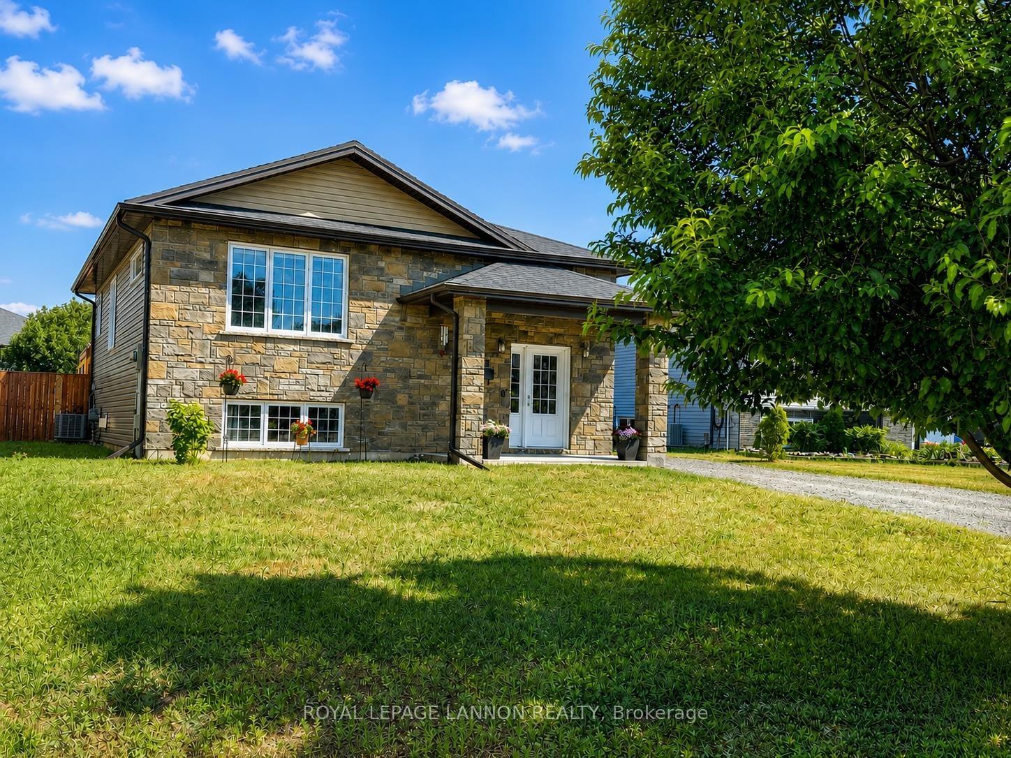 Photo 2 of 287 Cougar Crescent, Thunder Bay, Parkdale — HOMEH