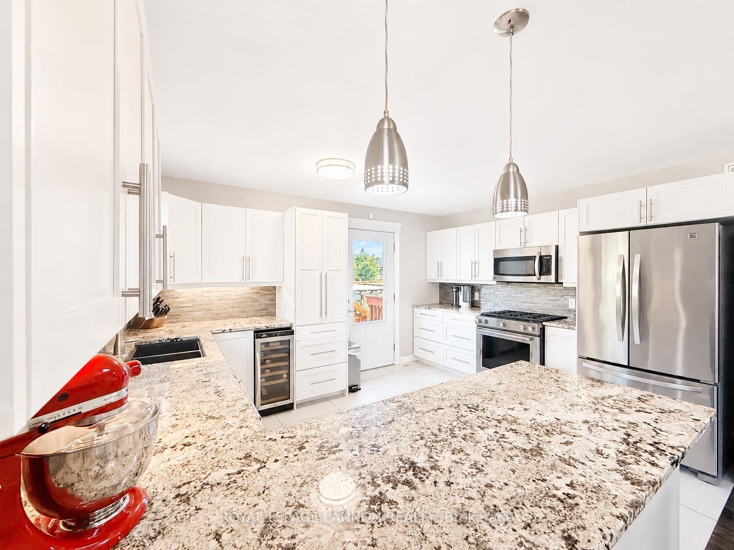 Photo 17 of 287 Cougar Crescent, Thunder Bay, Parkdale — HOMEH