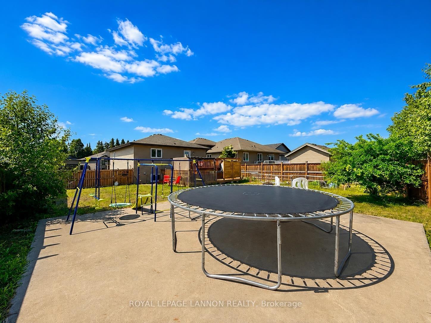 Photo 49 of 287 Cougar Crescent, Thunder Bay, Parkdale — HOMEH