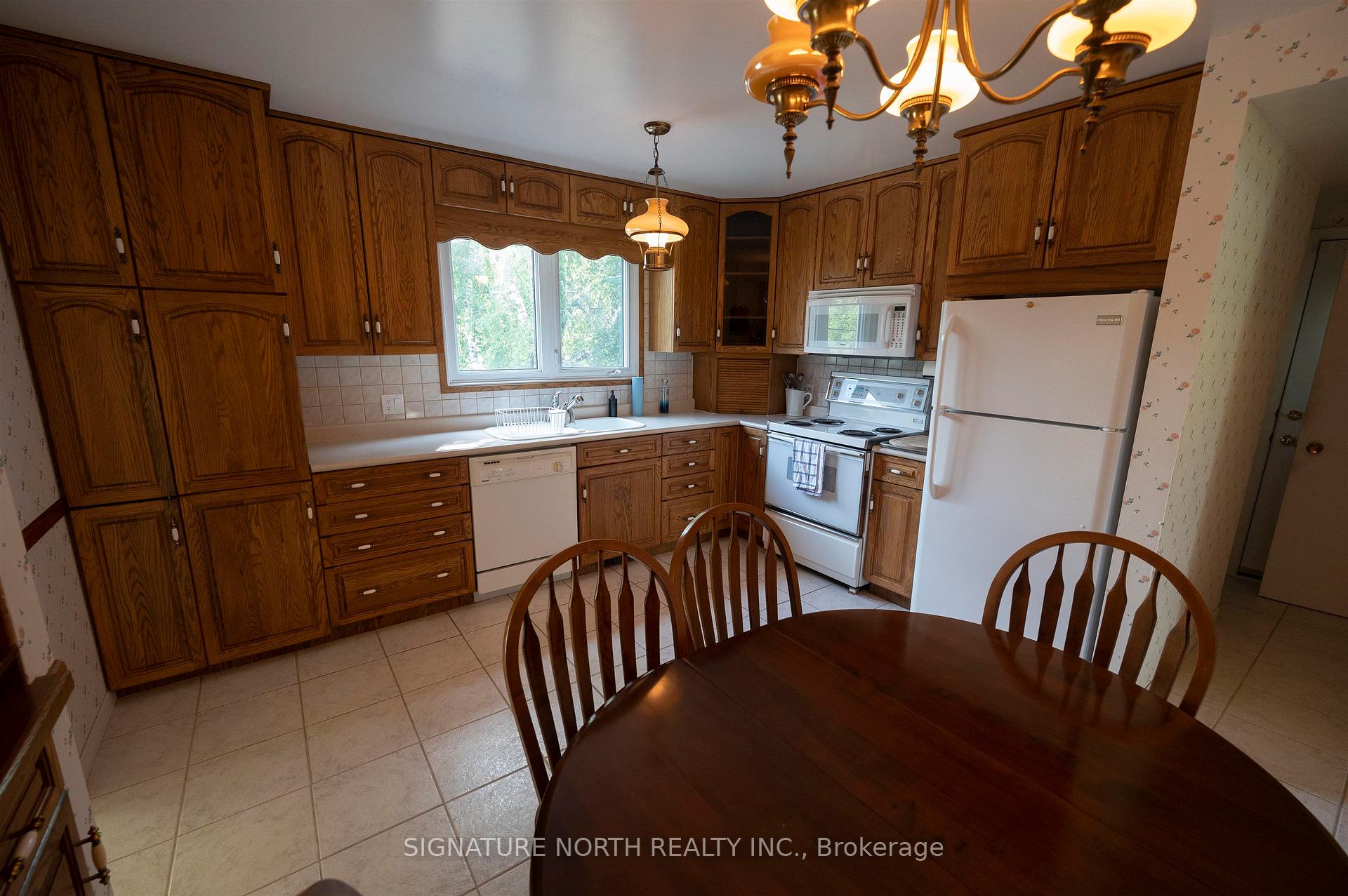 Photo 12 of 177 Whalen Street, Thunder Bay, Grandview — HOMEH