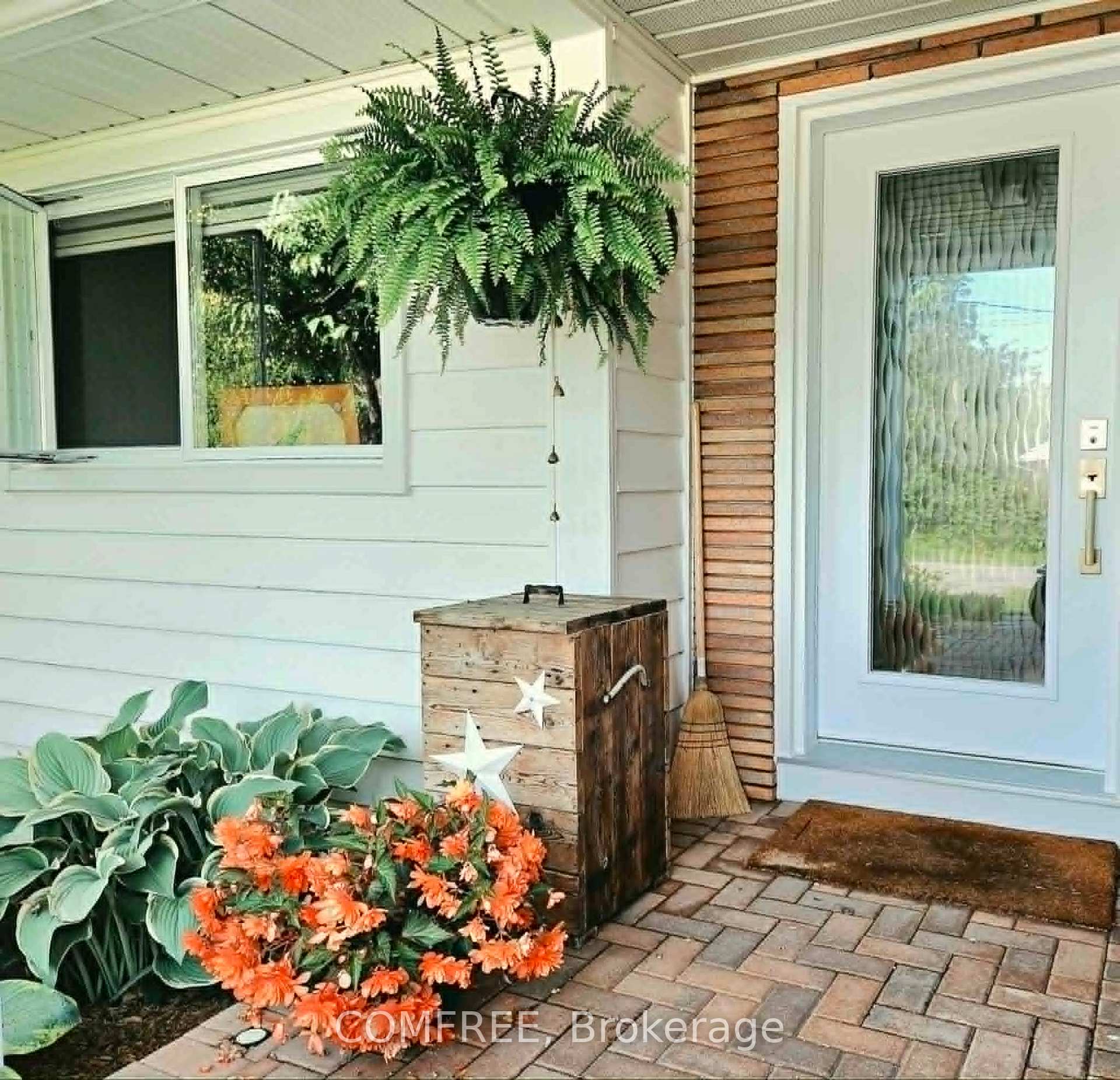 Photo 4 of 470 Fraser Street, Pembroke, Pembroke — HOMEH