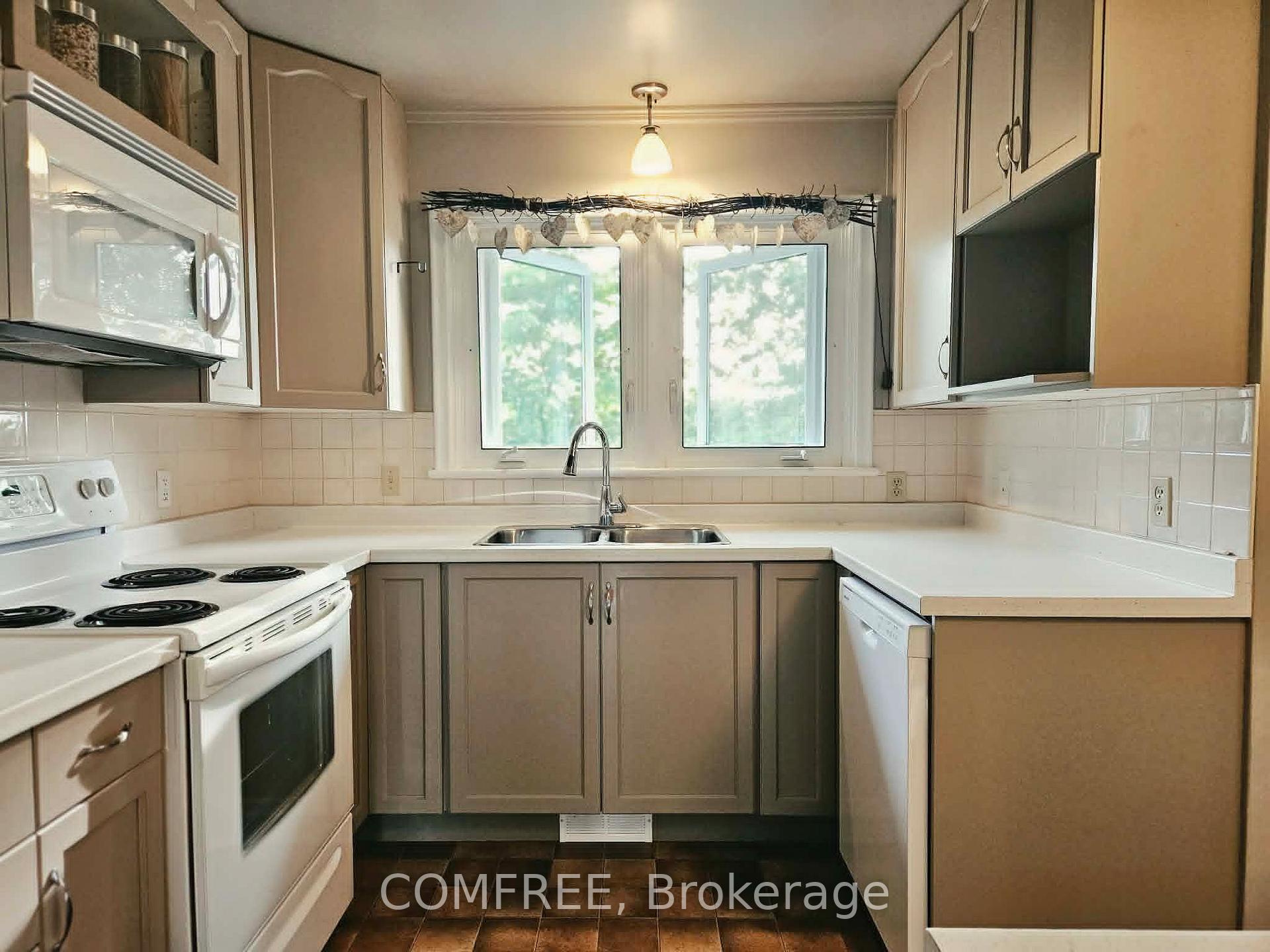 Photo 9 of 470 Fraser Street, Pembroke, Pembroke — HOMEH