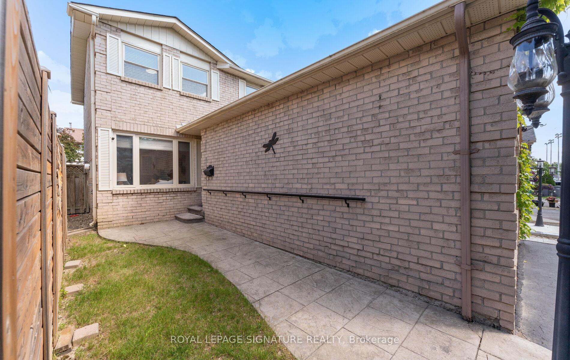 Photo 3 of 48 Steven Court, Brampton, Heart Lake West — HOMEH