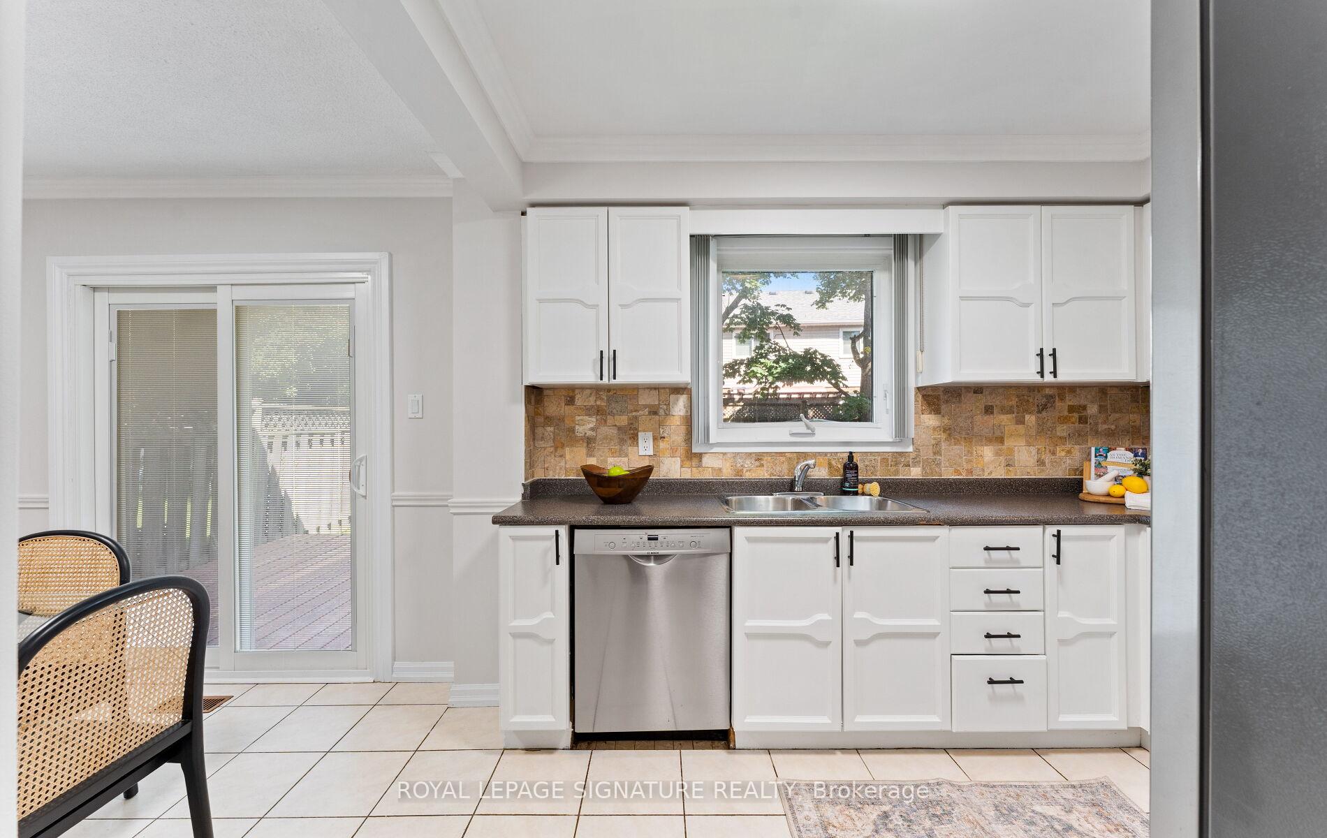 Photo 10 of 48 Steven Court, Brampton, Heart Lake West — HOMEH