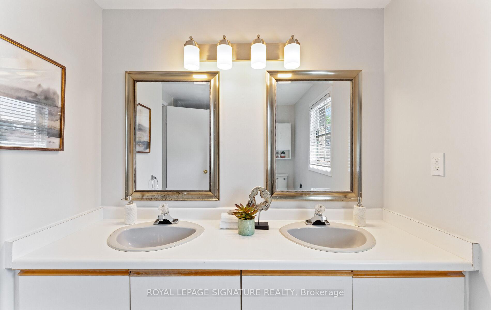 Photo 24 of 48 Steven Court, Brampton, Heart Lake West — HOMEH