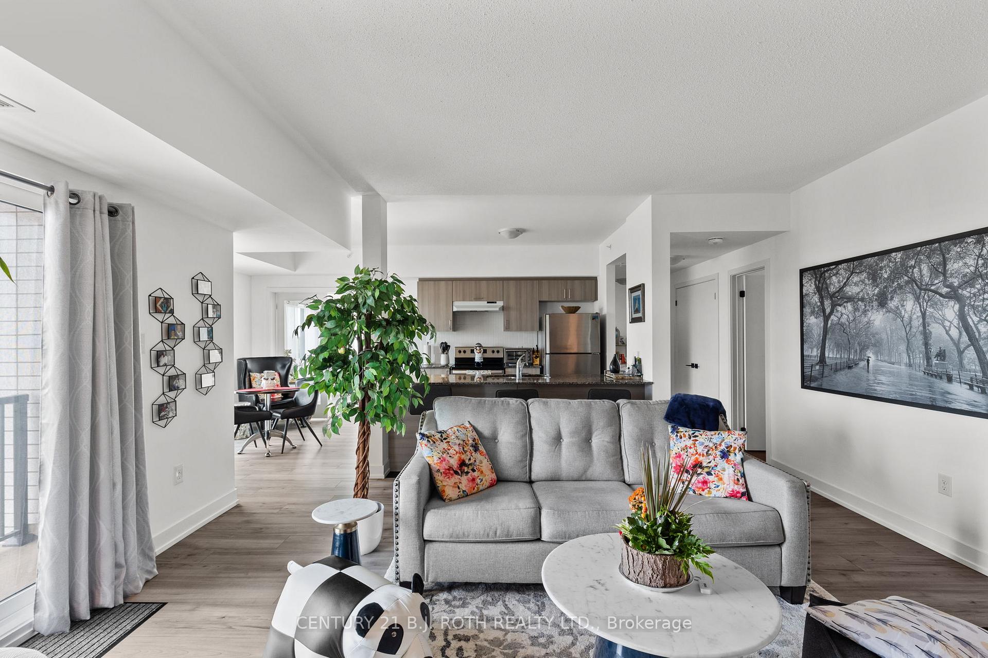 Photo 6 of Unit 611, 10 Culinary Lane, Barrie, Painswick South — HOMEH