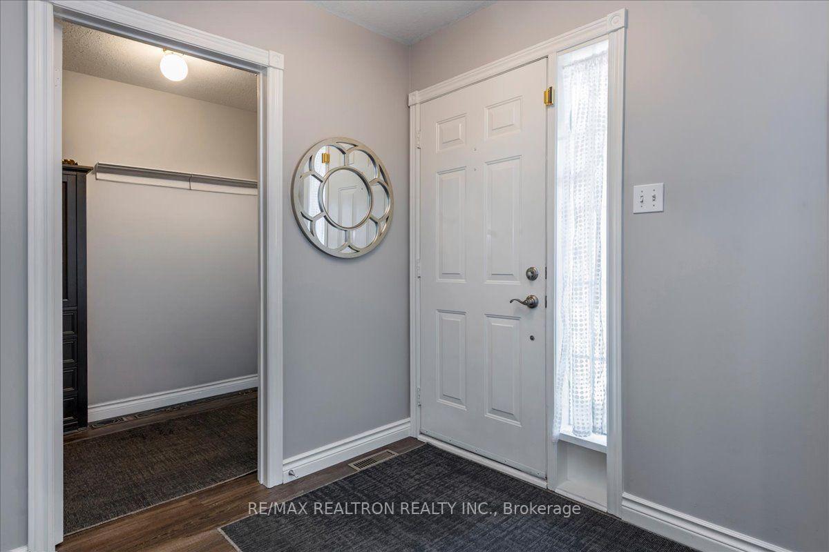 Photo 2 of 34 O'Shaughnessy Crescent, Barrie, Holly — HOMEH